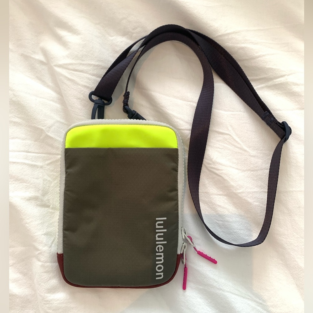 Lululemon sling bag 🩵